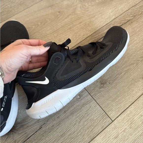 Men’s Nike running shoes - Picture 3 of 6